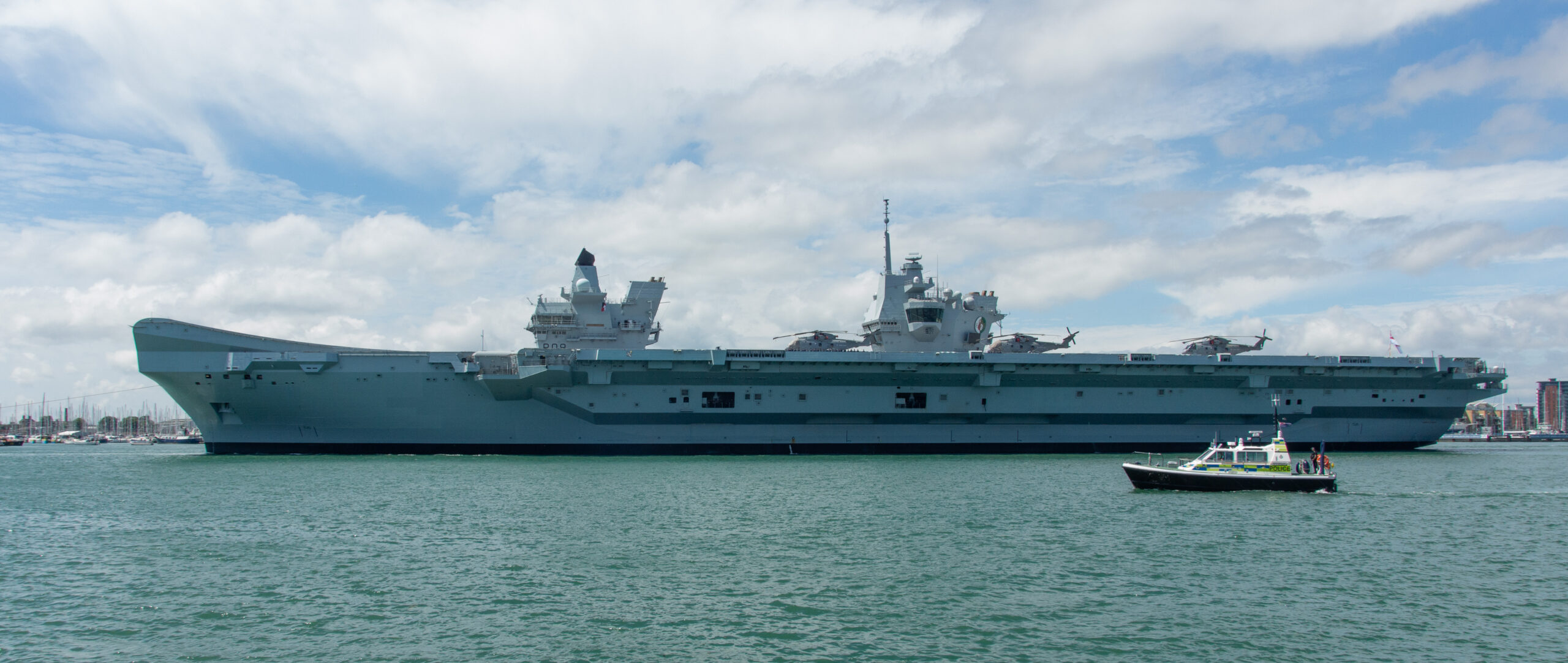 HMS-Queen-Elizabeth- leaving Portsmouth-CSG21